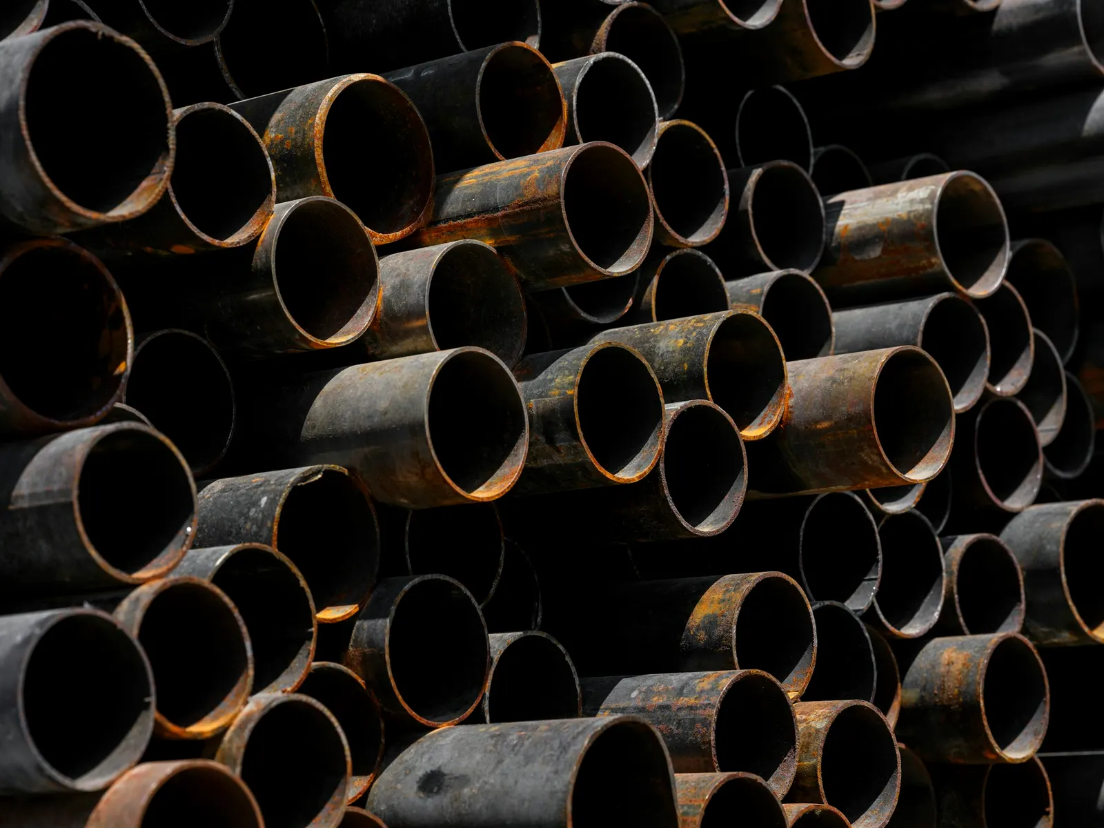 Stacked steel pipe ends